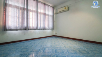 *****อาคารพาณิชย์มือสองย่านกรุงเทพฯ โกสุมรวมใจ แจ้งวัฒนะ เนื้อที่กว้าง 16 ตร.ว. ฟังก์ชัน 4 ห้องนอน 3 ห้องน้ำ ที่จอดรถ 1 คัน ฟรี! เครื่องปรับอากาศ 1 เครื่อง อยู่ในย่านค้าขาย เปิดเป็น Home Office ก็ดี หรือเน้นอยู่อาศัยก็สบาย ตั้งบนทำเลแห่งการเดินทาง เชื่อมต่อถนนวิภาวดีรังสิต, ถนนแจ้งวัฒนะ, ถนนสรงประภา และจุดขึ้นทางด่วน "อุตราภิมุข"